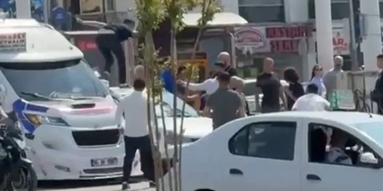 Bursa’da boks ringlerini aratmayan kavga