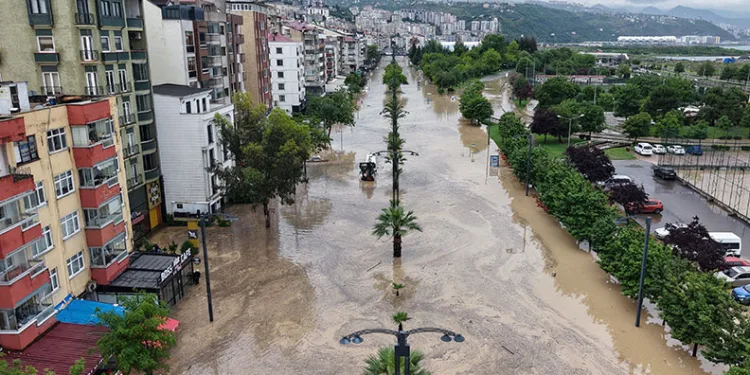Trabzon’da ‘Şehir seli’ oluştu”