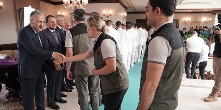 Bursa protokolü bayramlaştı