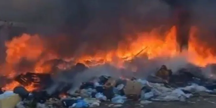 Karşıyaka Belediyesi katı atık tesisinde yangın
