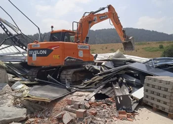 Kayapa’da kaçak fabrika yıkıldı