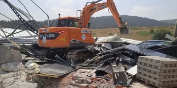 Kayapa’da kaçak fabrika yıkıldı
