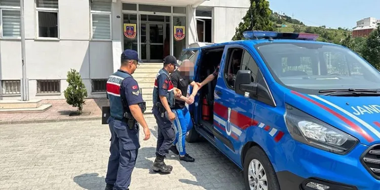 Denizde kaybolduğu iddia edilen genci arama çalışmaları 22 saattir sürüyor