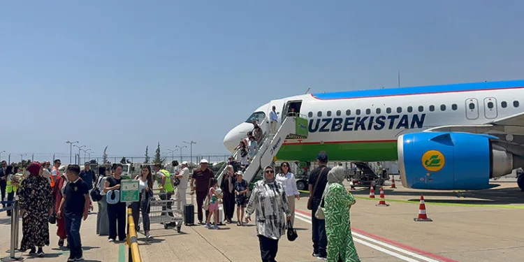 Özbekistan’dan Gazipaşa-Alanya Havalimanı’na ilk direkt uçuş gerçekleşti