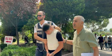 Maske takıp sokakta cinayet işleyen şüpheliler yakalandı