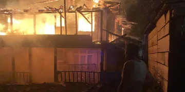 Kastamonu’da alevlere teslim olan ev küle döndü