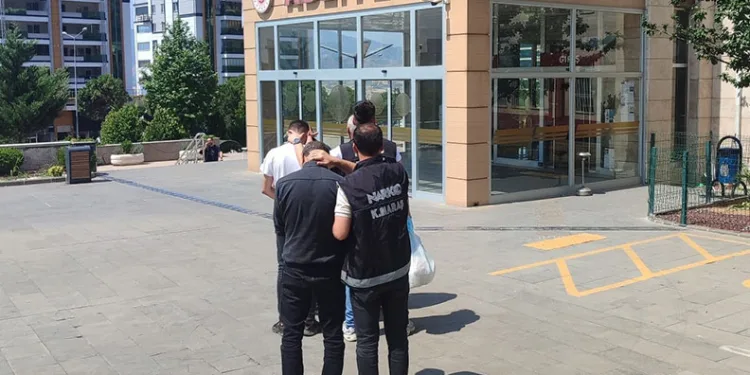 Uyuşturucu taciri 3 şüpheli tutuklandı