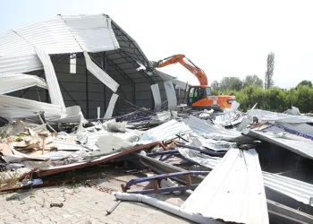 Nilüfer’de kaçak iş yeri yıkıldı