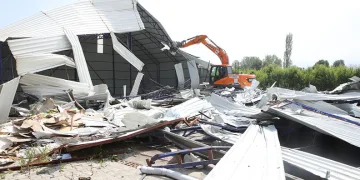 Nilüfer’de kaçak iş yeri yıkıldı