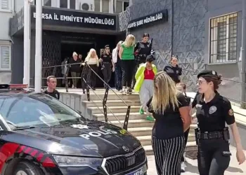 Bursa’da masaj salonunda müşterilere sosyal medya kontrolü