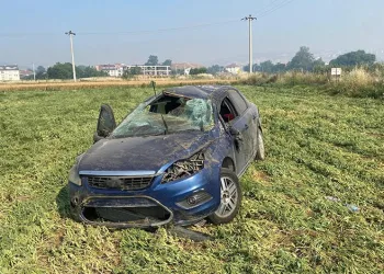 Bursa’da kontrolden çıkan otomobil tarlaya uçtu