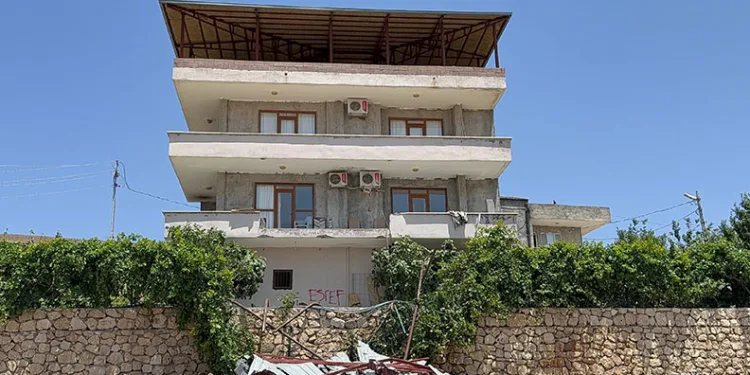 Batman’da çöken balkonun altında kalarak hayatını kaybedenler defnedildi