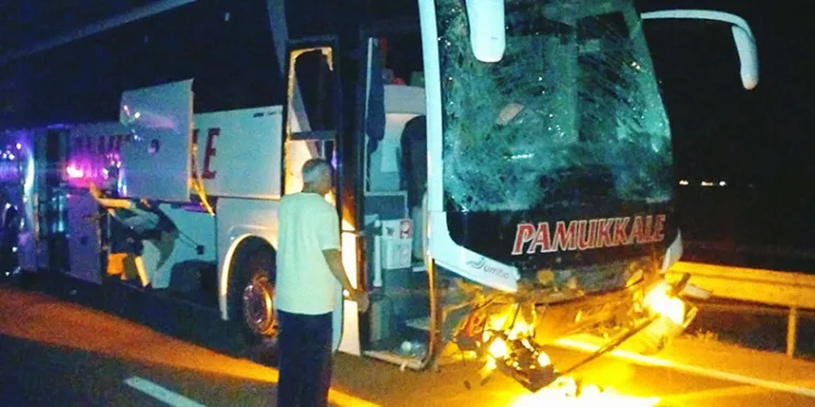 Burdur’da zincirleme kaza: 2 yaralı