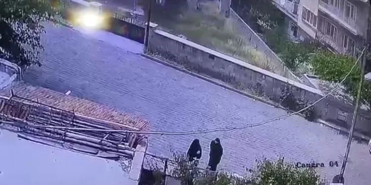 Kadın kılığına girip hırsızlık yaptılar