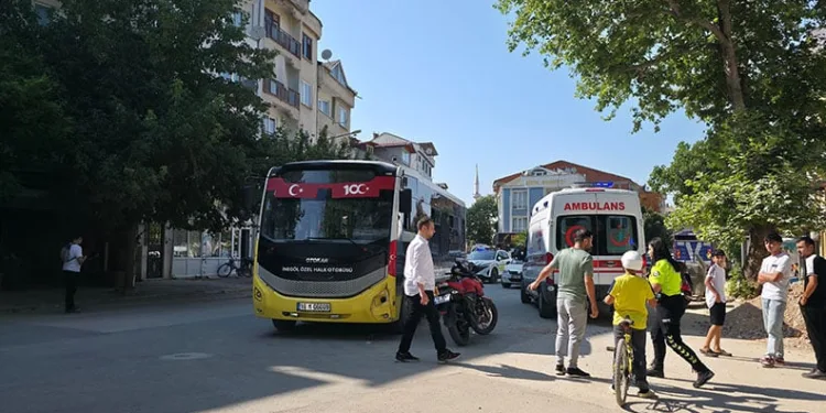 Bursa’da otobüs ile motosikletin kazası kamerada