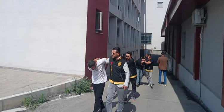 Ağabeye gelip kardeşi vurmuşlar