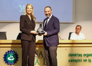 DOSABSİAD’da bayrak değişimi