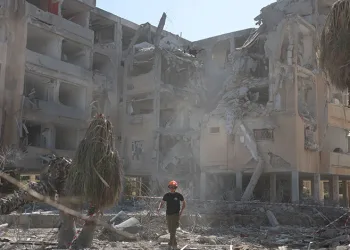 İran’dan İsrail’in 3 noktasına balistik füze saldırısı: 65 yaralı