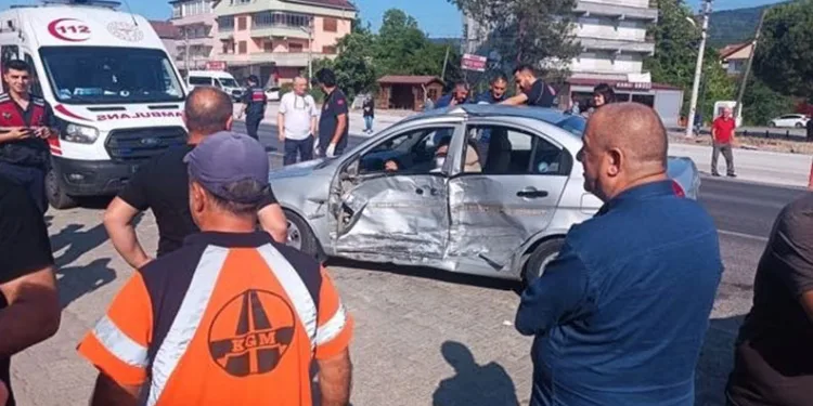 Zonguldak’ta trafik kazası: 1’i çocuk 4 yaralı