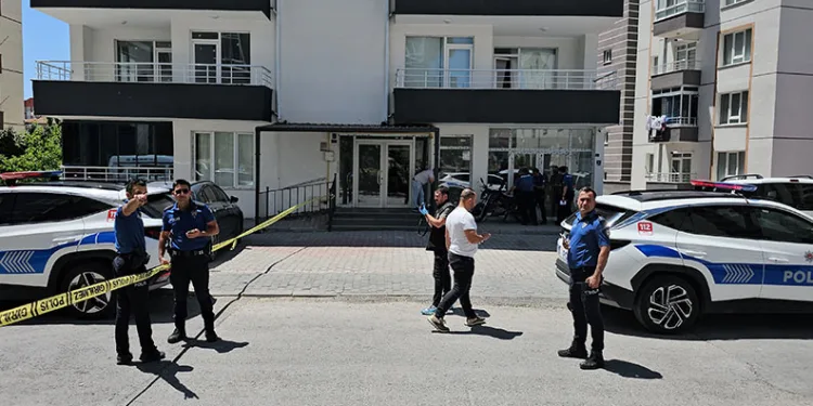 Çocukların kavgasına aileler de dahil oldu: 5’i bıçakla 6 yaralı