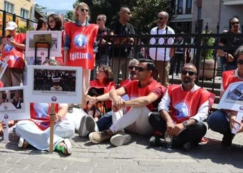 Eğitim iş Bursa Şubesi kapının önünde kaldı