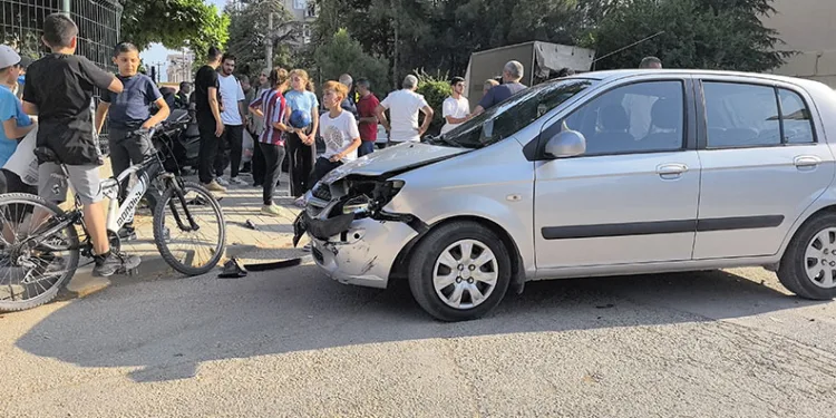 Bursa’da otomobille çarpışan motosiklet sürücüsü ağır yaralandı