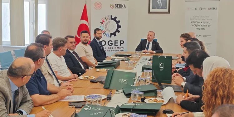 Süperstar Ajda’dan Bursa’da barınak ziyareti