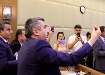 Bursa Büyükşehir Meclisi’nde gerginlik