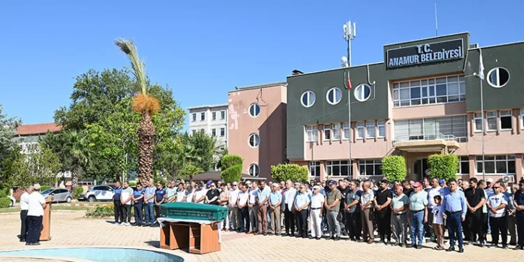 İzmir’de yangınla mücadele sürüyor