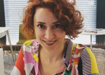 Arkadaşını evinde bıçaklayarak öldürdü