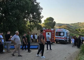 Bursa’da römorkun altında kalan çocuk yaralandı