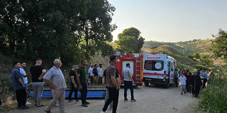 Bursa’da römorkun altında kalan çocuk yaralandı