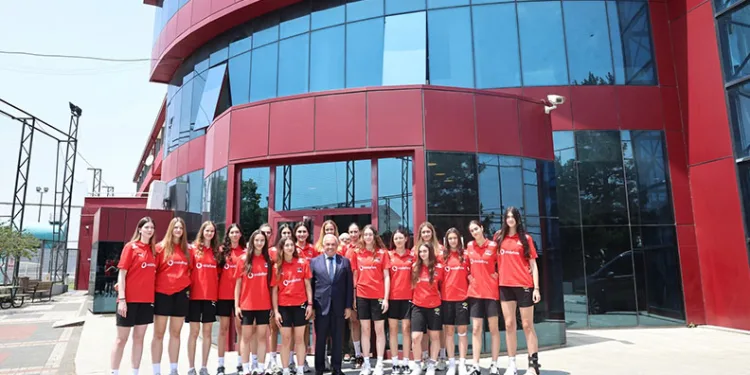 Şadi Özdemir’den genç voleybolculara motivasyon ziyareti