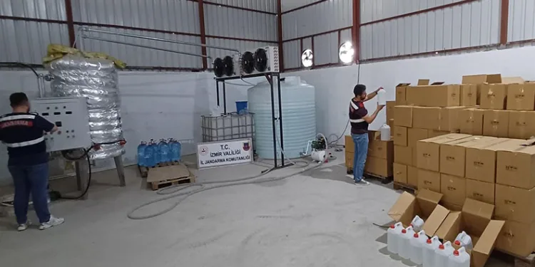 Denizde kaybolduğu iddia edilen genci arama çalışmaları 22 saattir sürüyor