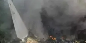 Hindistan’da uçak düştü!