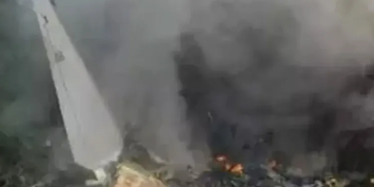 Hindistan’da uçak düştü!