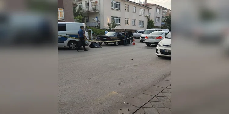 Ankara’da sokak ortasında uyuşturucu krizine girdiği öngörülen 2 kişi hayatını kaybetti