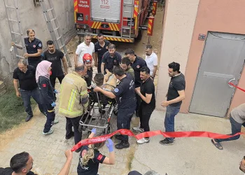 Talaş emici makinesine sıkışan işçiyi itfaiye kurtardı