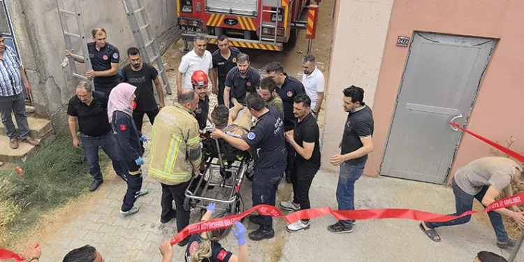 Talaş emici makinesine sıkışan işçiyi itfaiye kurtardı