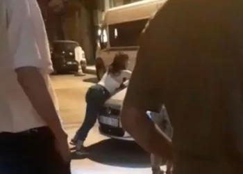 Bursa’da kaputa asılan kadın araçla birlikte sürüklendi