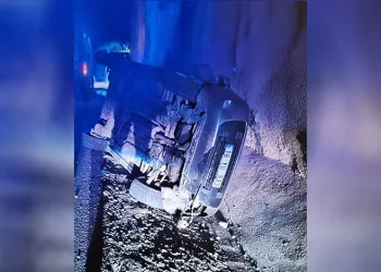 Bursa’da kontrolden çıkan otomobil devrildi