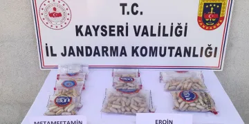 Mide ve bağırsaklarında 3 kilo uyuşturucuyla yakalandılar