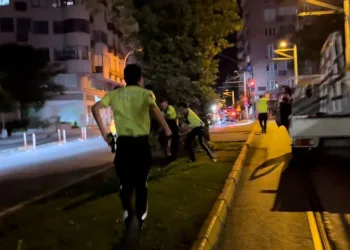 Bursa’da aranan şahıs kamyonetle trafiği birbirine kattı
