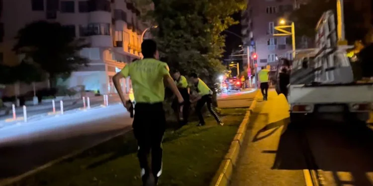Bursa’da aranan şahıs kamyonetle trafiği birbirine kattı