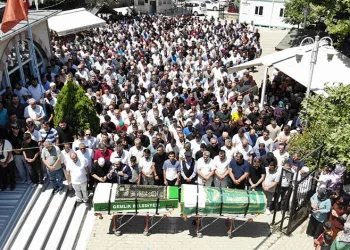 İznik Gölü’nde boğulan iki küçük kuzen yan yana uğurlandı
