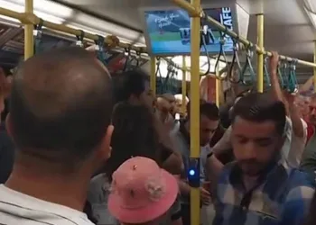 Bursa’da metroda yer verme tartışması ortalığı karıştırdı