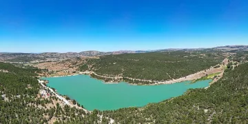 Topulyurt Göleti, yeşilin her tonu ile büyülüyor