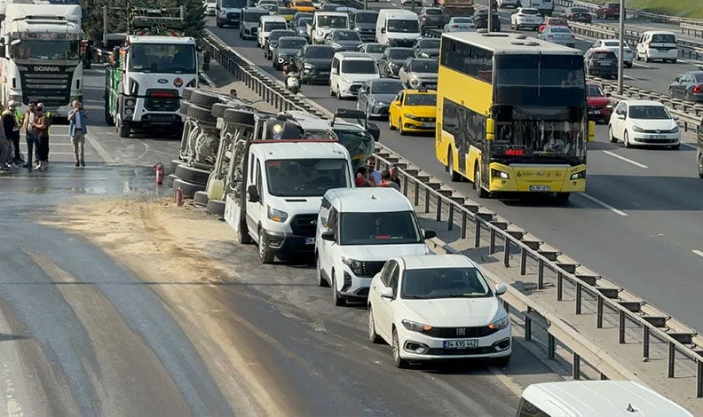 Bahçelievler’de beton mikseri devrildi