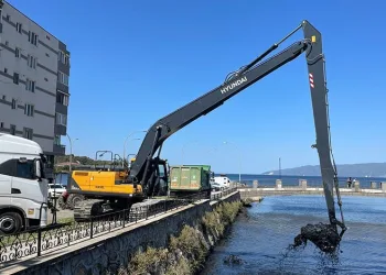 Büyükşehir’den Karsak Deresi’nde kapsamlı temizlik