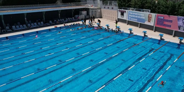 Konak Açık Yüzme Havuzu’nda sezon başladı